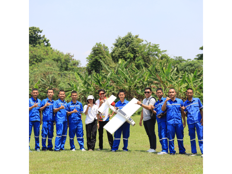 Kegiatan PKM Pelatihan UAV & E-Learning Kerja sama antara SM